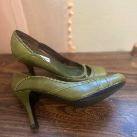 Size 7 Steve Madden Glorify Heels - Picture 6 of 7